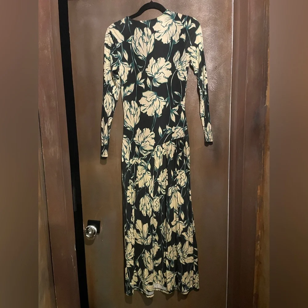 Green and Cream Floral Long Sleeve Dress - Picture 4 of 5